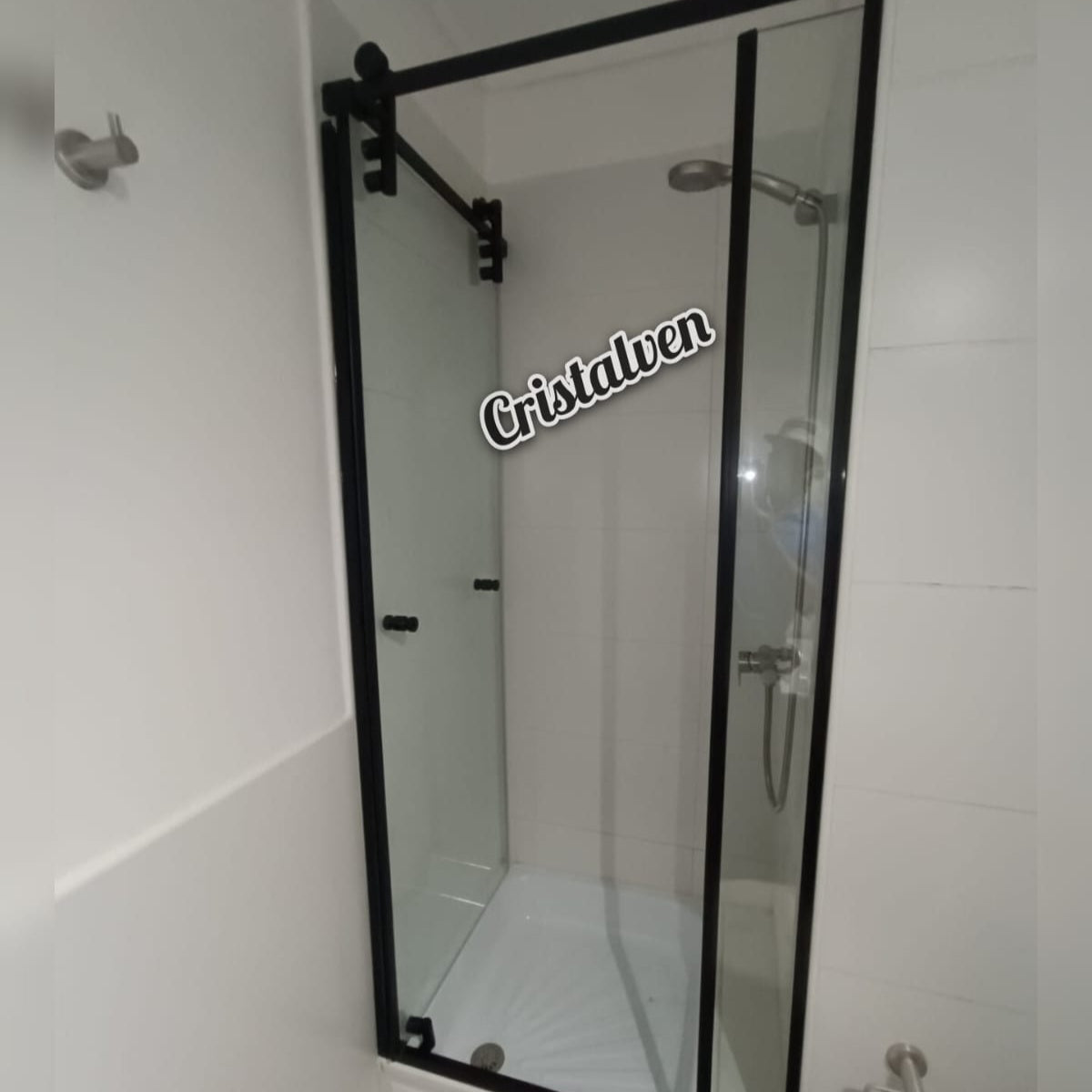 SHOWER DOOR BOX MOOVE