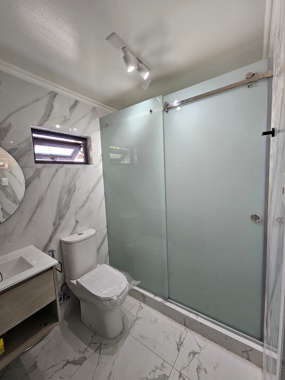 SHOWER DOOR EUROBOX